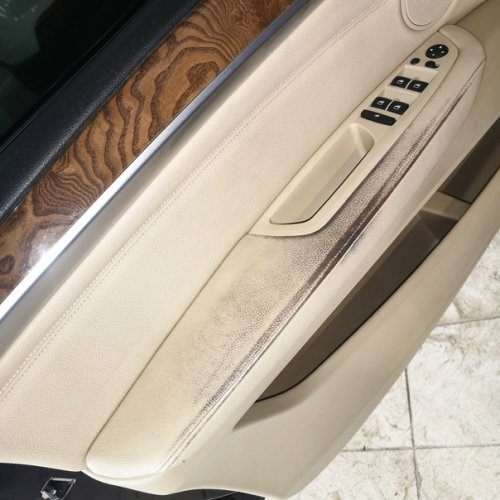Восстановили лакокрасочное покрытие кожи на подлокотнике BMW. Опыт реставрации...0