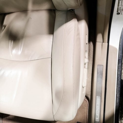Восстановили боковые поддержки сидений автомобиля Lexus, сохранив родную кожу.0